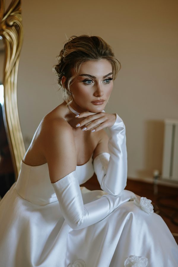 Quels sont les atouts du tissu en satin pour votre robe de mariée